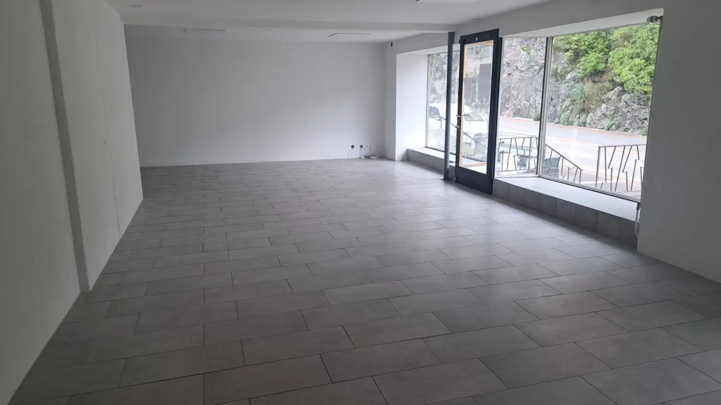 Commerciale in affitto - Rue De L'ancien-Comté, 1635 La Tour-de-Trême - Photo 4