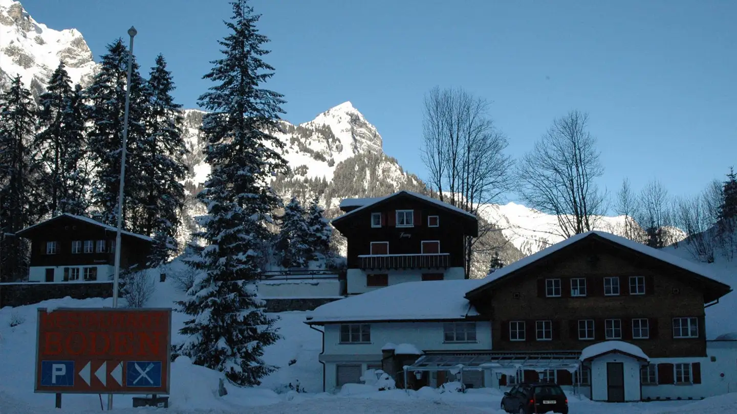 Mixed-use building for sale - 6390 Engelberg