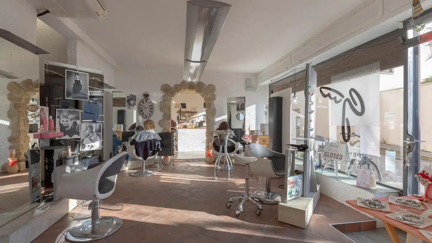 Mixed-use building for sale - 6815 Melide - Photo 2