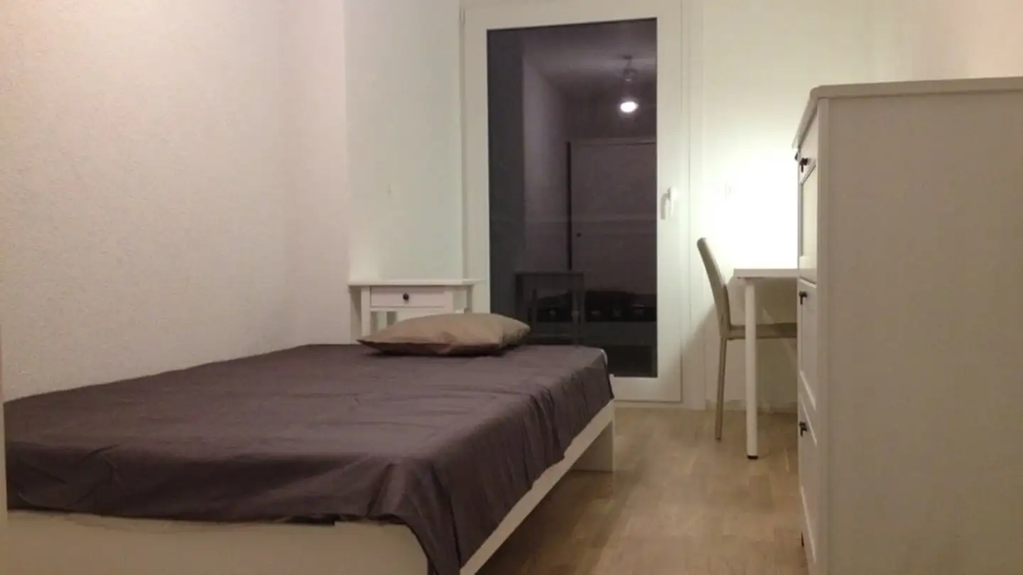 Single room for rent - 1009 Pully