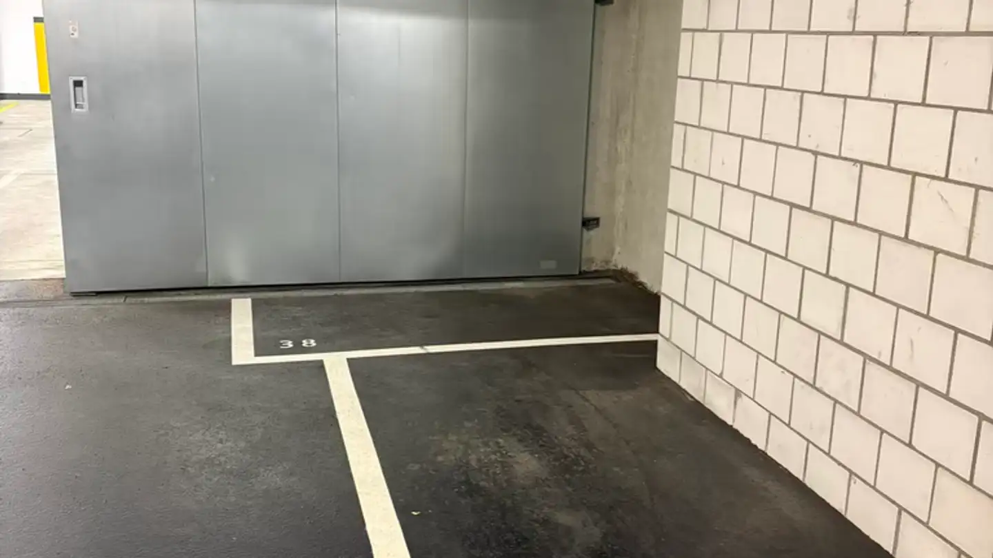 Überdachter Motorradparkplatz mieten - Stadtturmstrasse 22, 5400 Baden