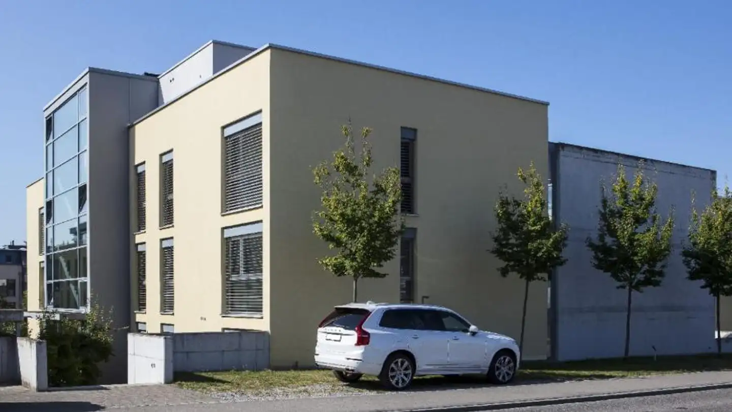 Place de parking couverte à louer - Mellingerstrasse 11, 5443 Niederrohrdorf