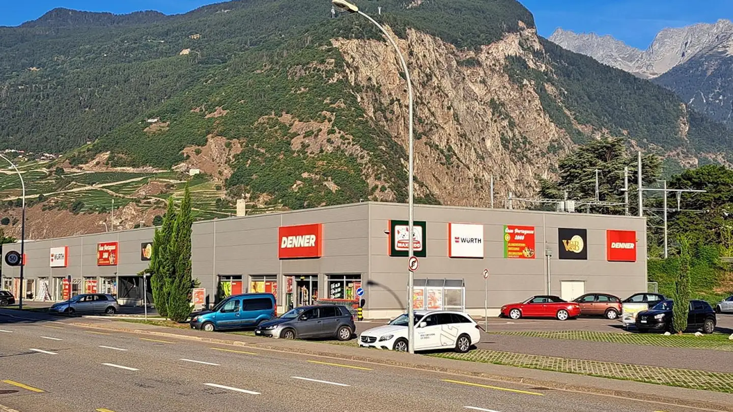 Outdoor parking space for rent - Rue Du Simplon 37, 1920 Martigny