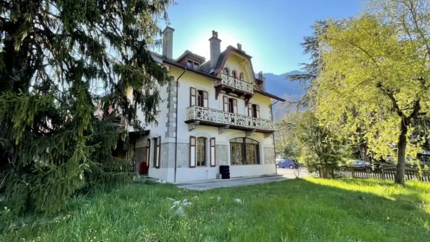 Residential building for sale - 1880 Bex