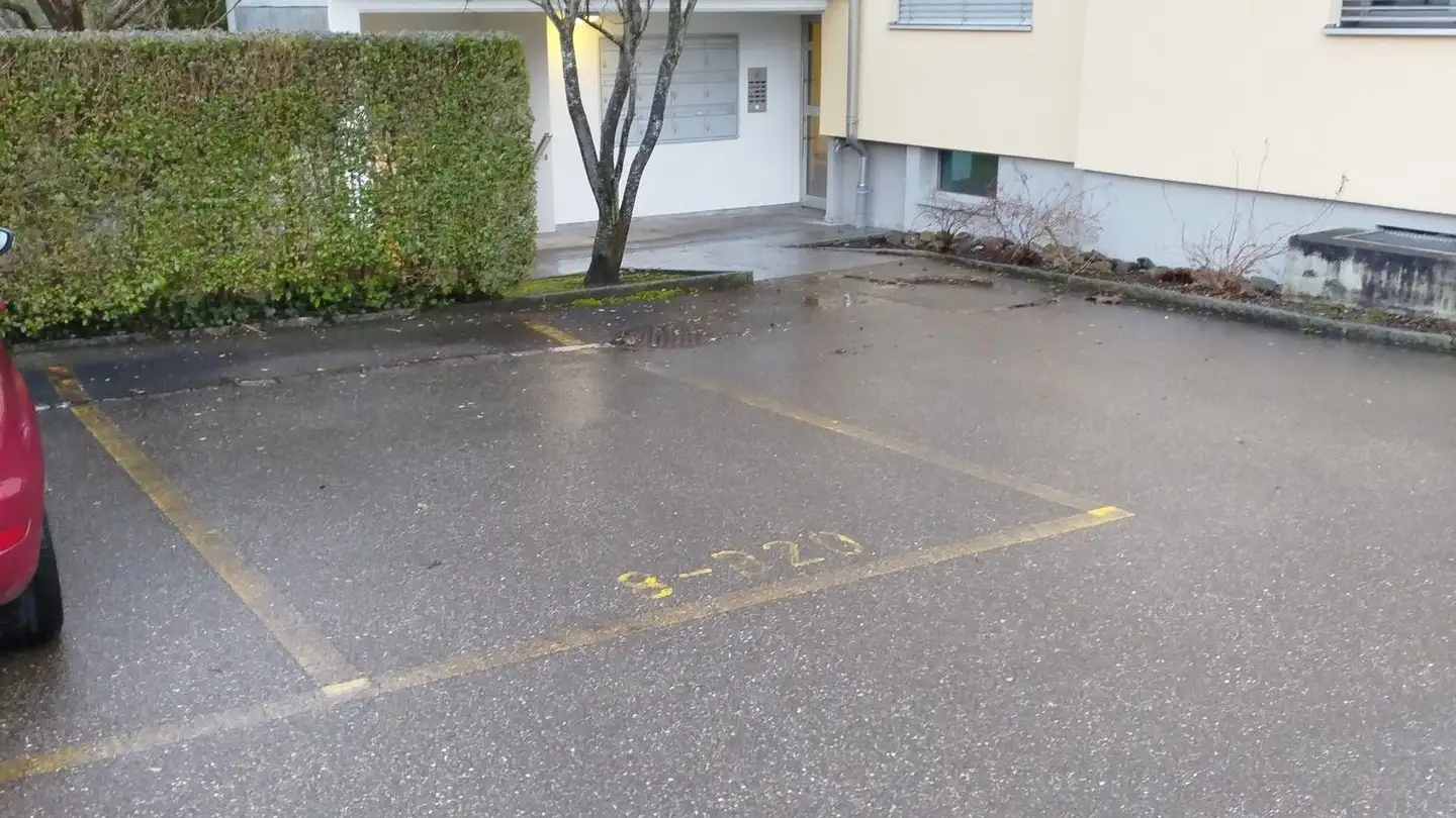 Place de parking extérieure à louer - Bahnhofstrasse 18, 8603 Schwerzenbach