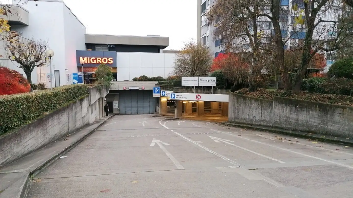Überdachter Motorradparkplatz mieten - Spitzwaldstrasse, 4123 Allschwil