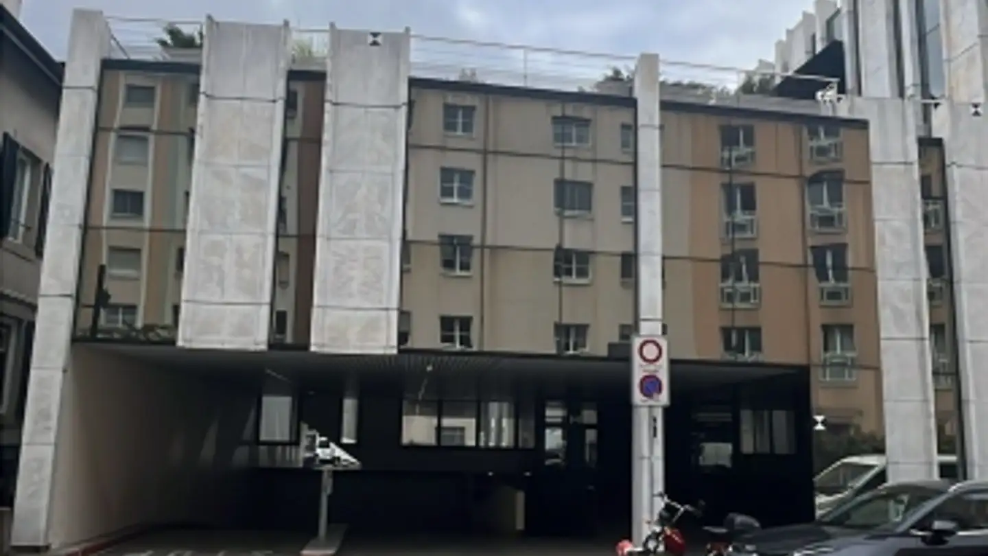 Parcheggio esterno in affitto - Avenue Industrielle 4, 1227 Carouge GE