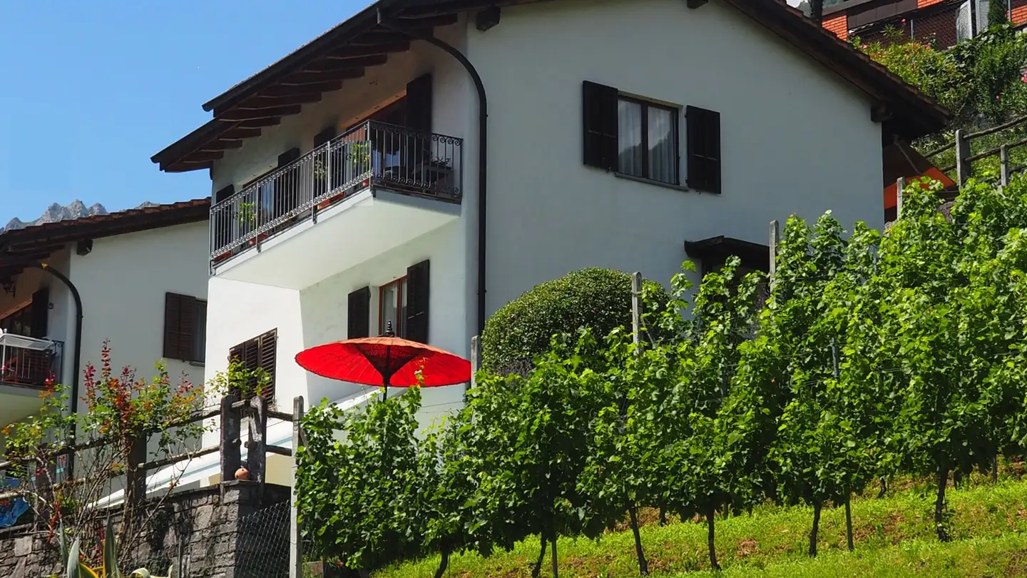 Outdoor parking space for sale - 6646 Contra