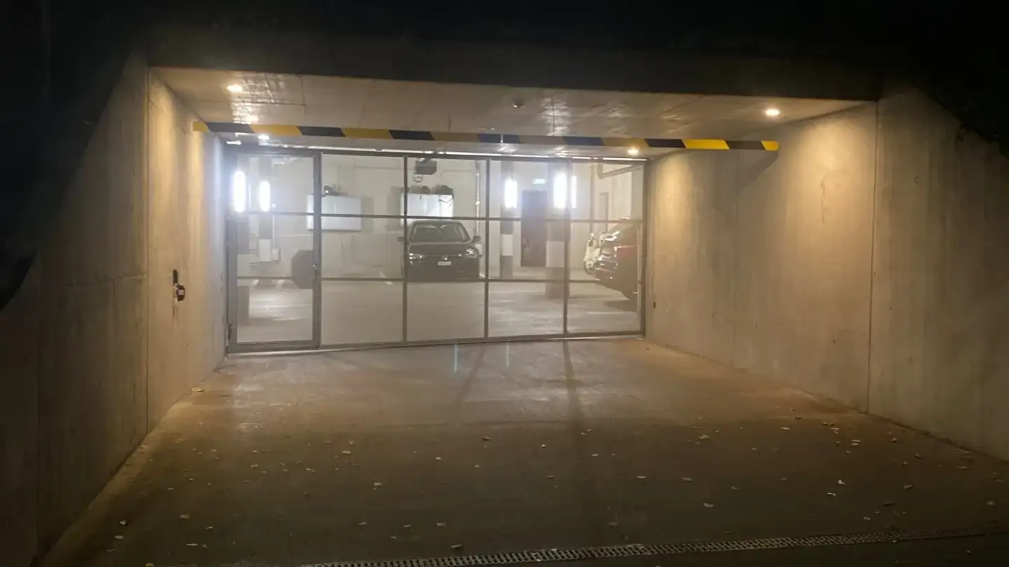 Tiefgaragenstellplatz mieten - 8038 Zürich