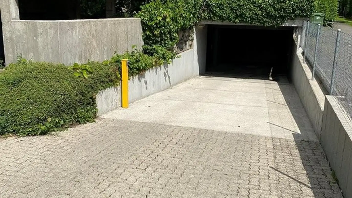 Place de parking souterraine à louer - Neunbrunnenstrasse 178, 8046 Zürich