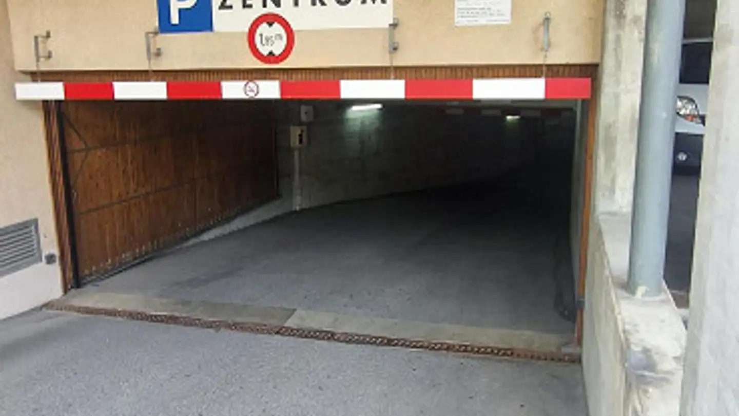 Place de parking souterraine à louer - Kronengasse 1, 7205 Zizers - Photo 2