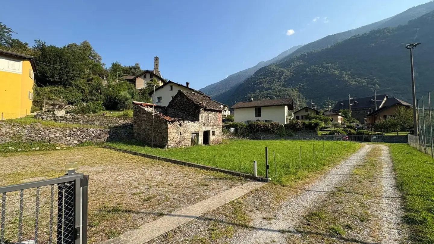 Constructible plot for sale - Vicolo Sotto Castello, 6745 Giornico