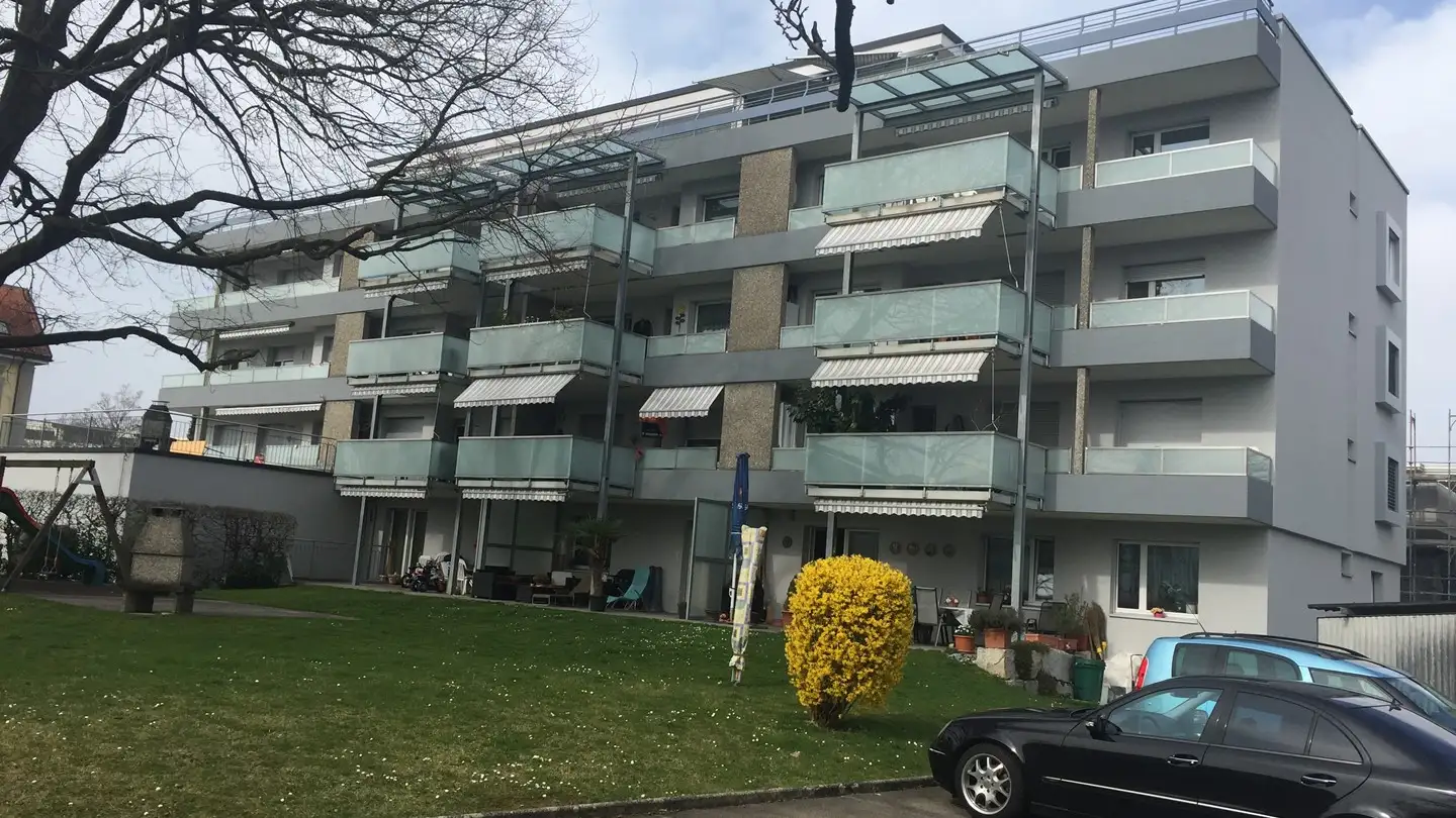 Place de parking extérieure à louer - Wilstrasse 17, 8600 Dübendorf