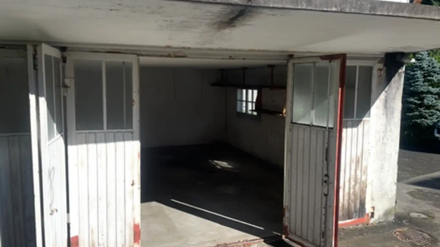 Einzelgarage mieten - Schlösslistrasse 2, 8618 Oetwil am See