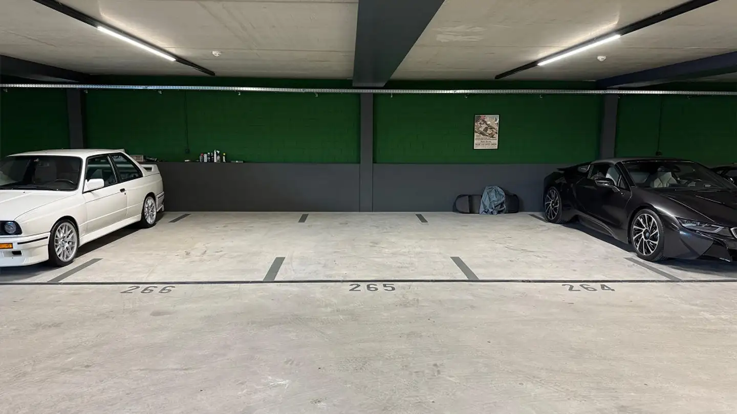 Place de parking souterraine à louer - Industriestrasse 3, 8627 Grüningen - Photo 2