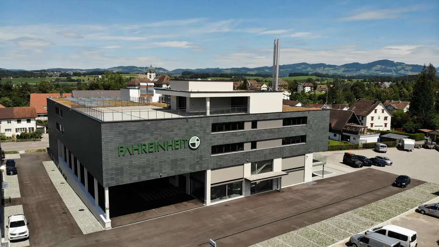 Underground parking space for rent - Industriestrasse 3, 8627 Grüningen