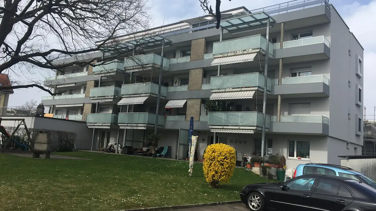 Place de parking extérieure à louer - Wilstrasse 17, 8600 Dübendorf