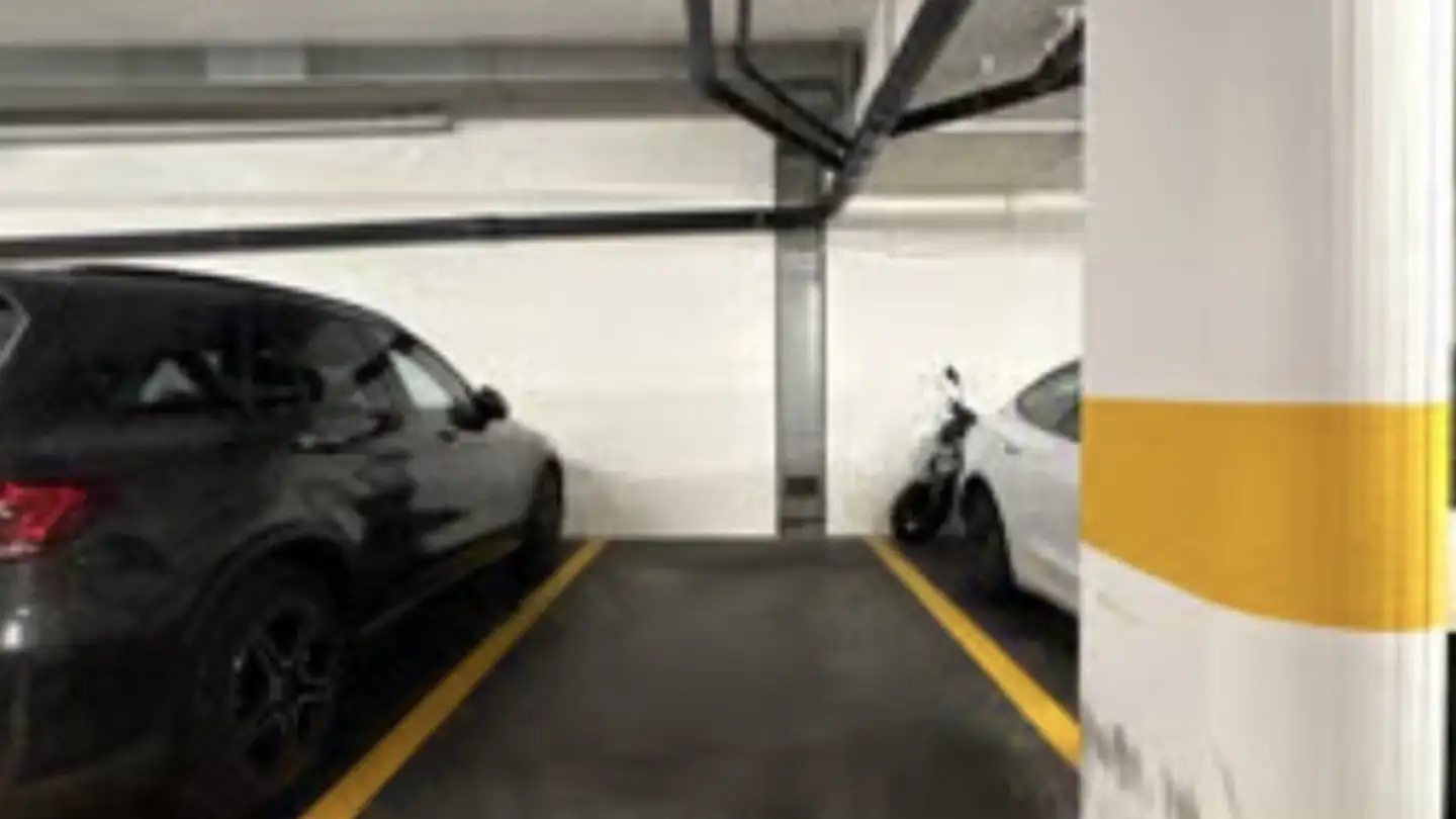 Garage singolo in affitto - Segnesstrasse 9, 8048 Zürich