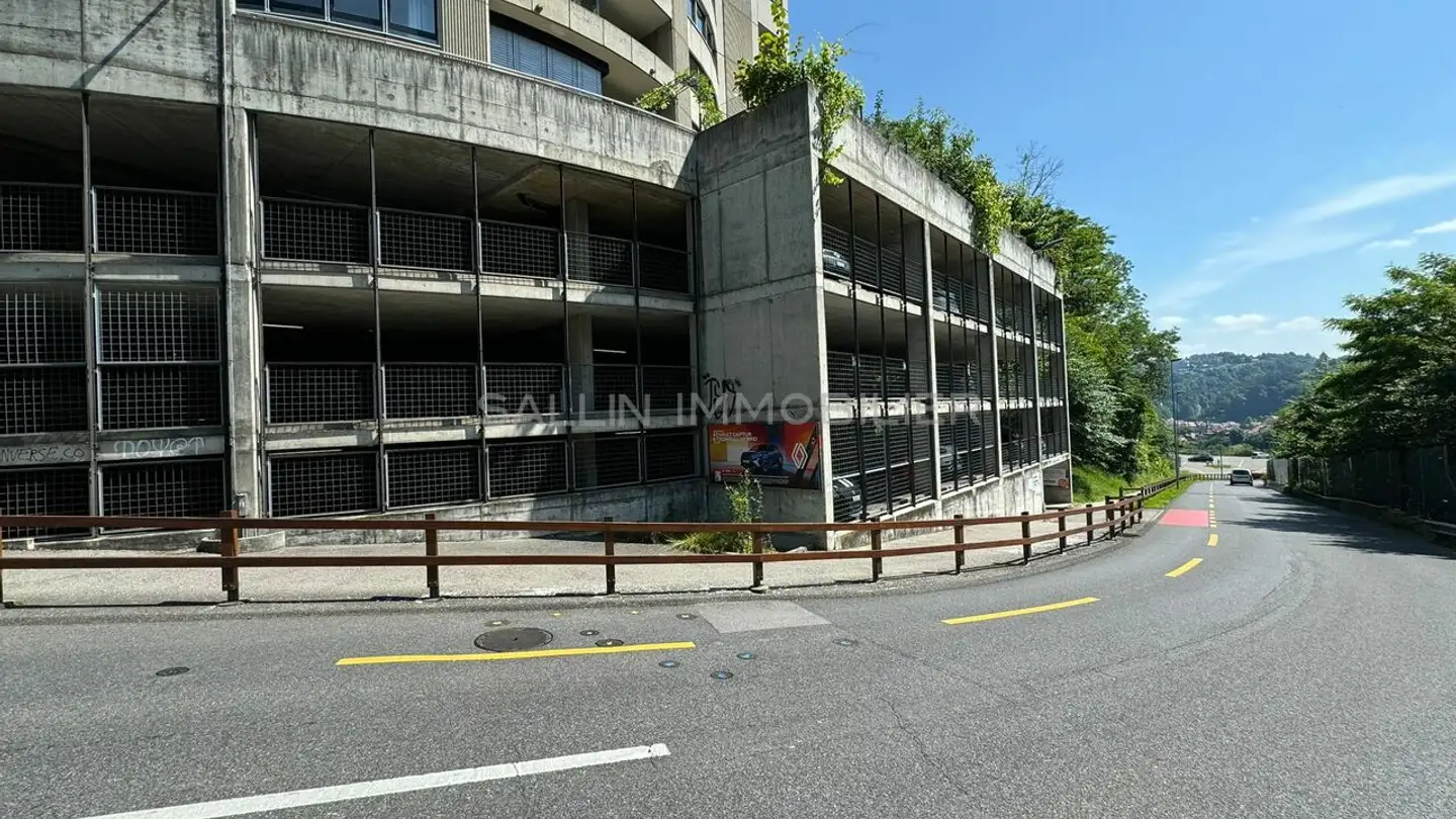 Überdachter Motorradparkplatz mieten - Route-Neuve / Neustrasse, 1700 Fribourg - Foto 2