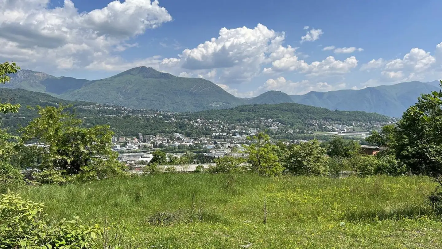 Constructible plot for sale - 6929 Gravesano