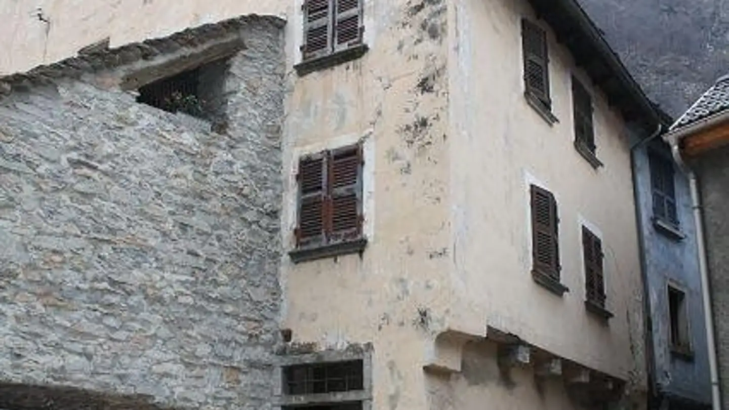 Höhlenhaus kaufen - 6745 Giornico