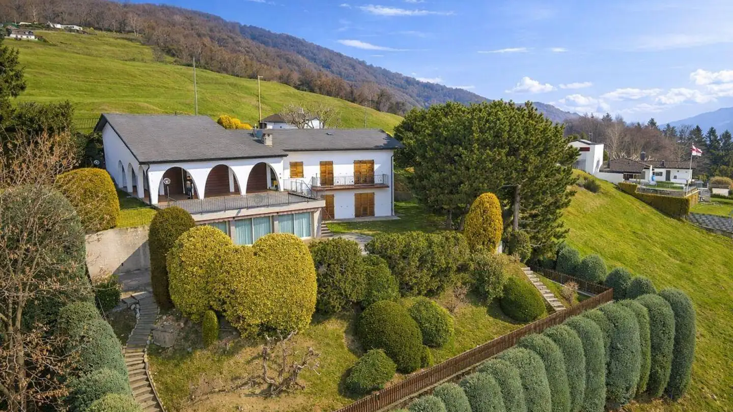 Casa singola in vendita - Via Cran, 6540 Castaneda