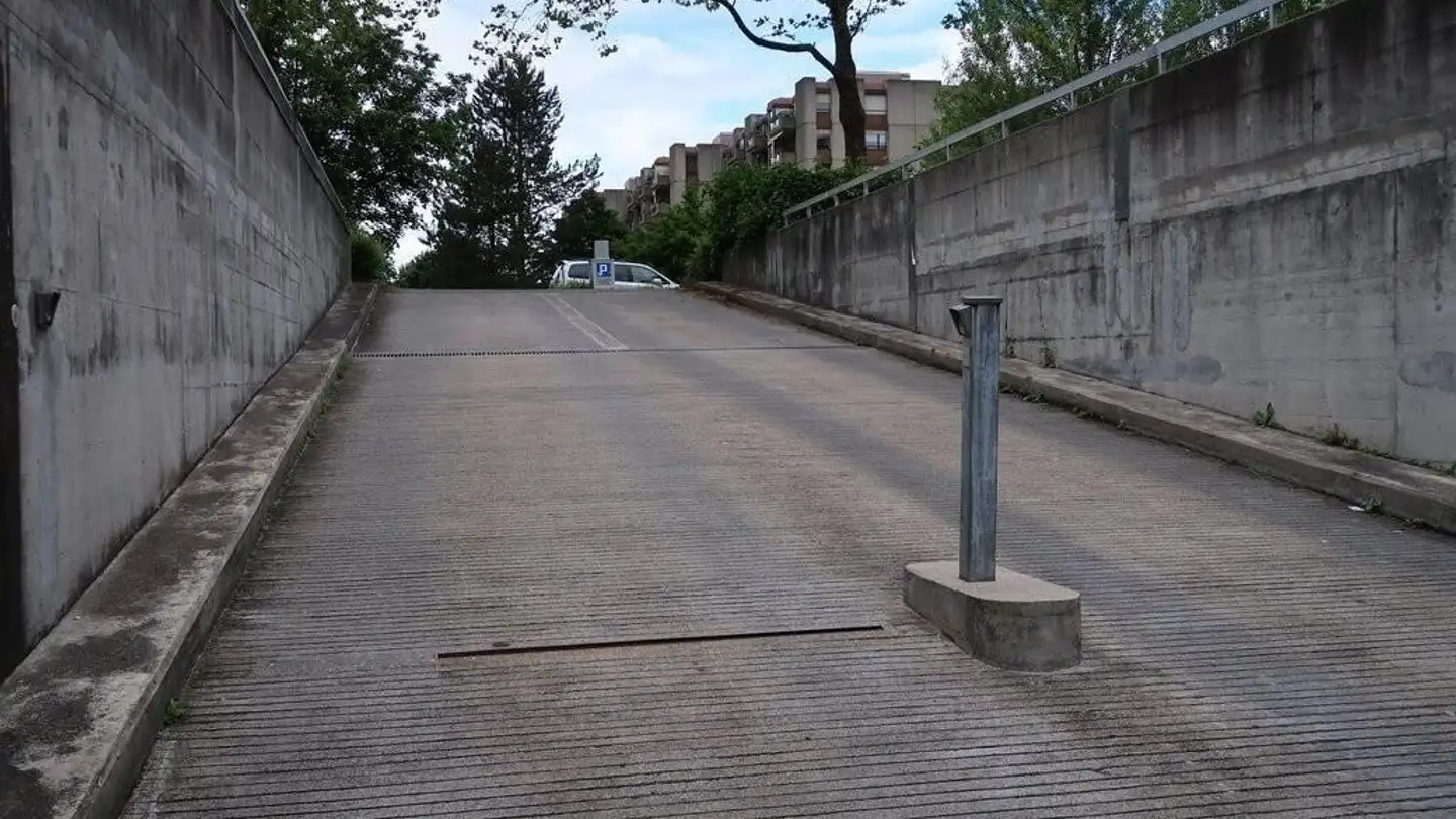 Place de parking intérieure pour moto à louer - Funkstrasse 124, 3084 Wabern