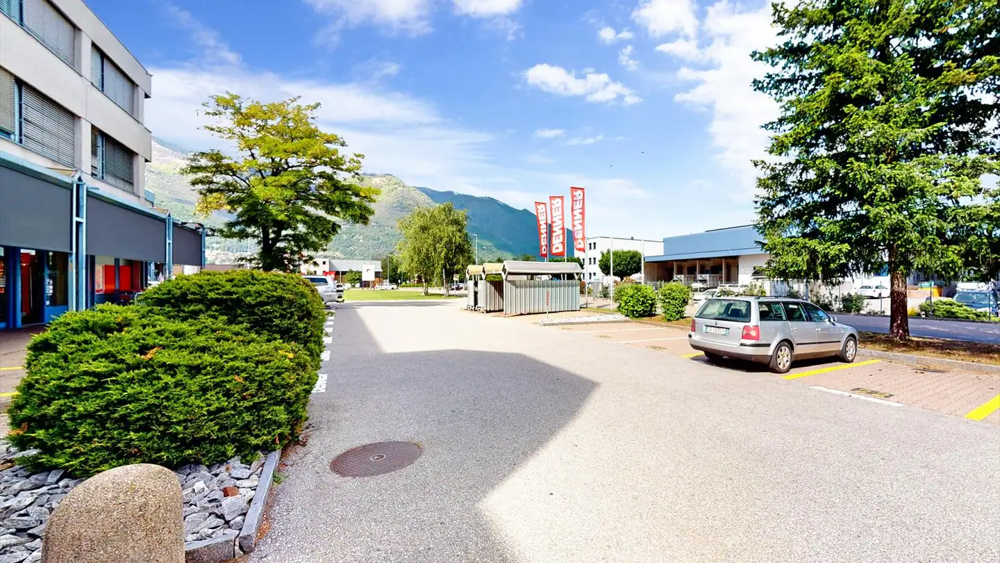 Storage space for rent - Via Luserte 2, 6572 Quartino