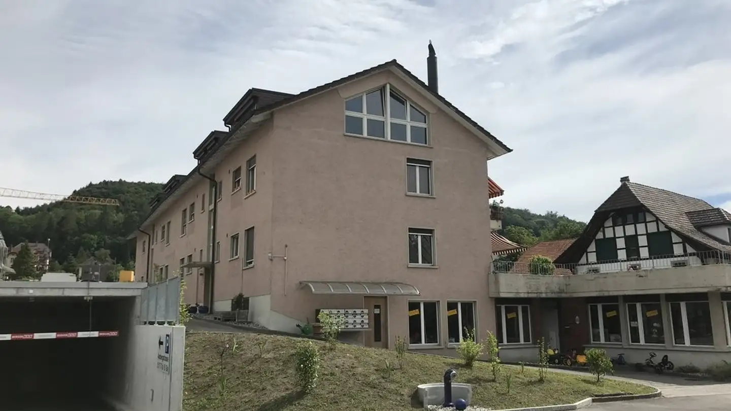 Place de parking souterraine à louer - Aarbergstrasse 5a, 3294 Büren an der Aare