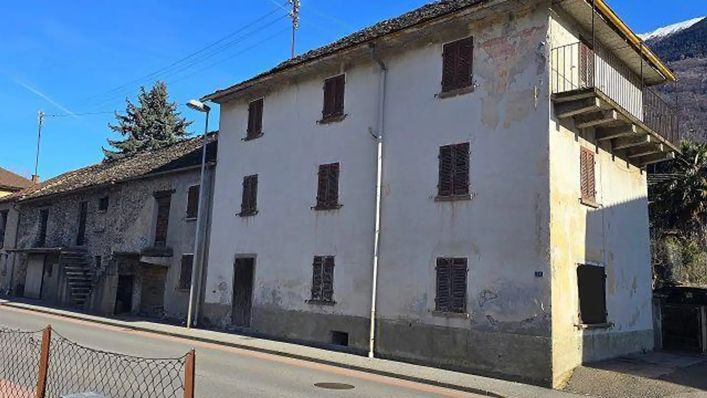 Residential building for sale - 6702 Claro