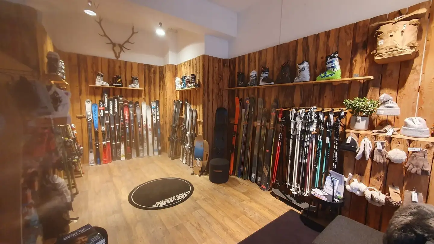 Commercial à louer - Forchstrasse 232, 8032 Zürich