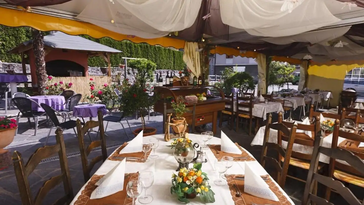 Hotel for sale - Via Stazione 12, 6654 Cavigliano