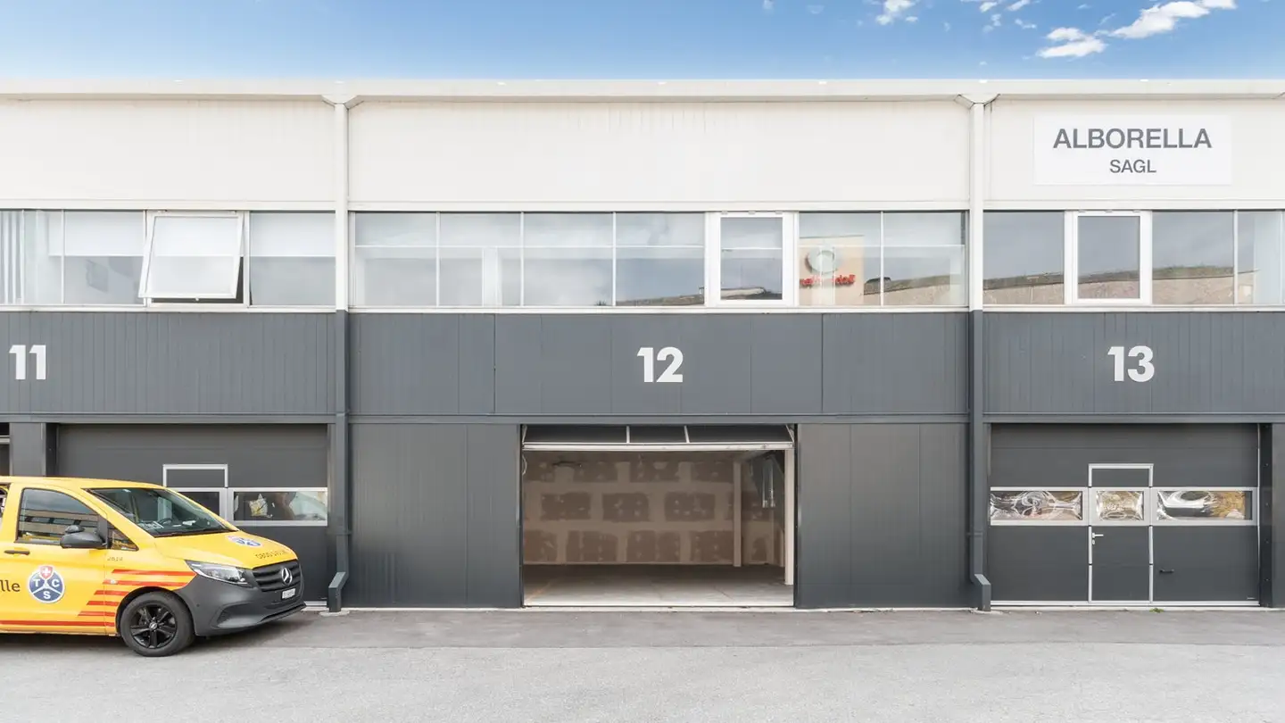 Immeuble industriel à louer - Via Campagna 32, 6934 Bioggio