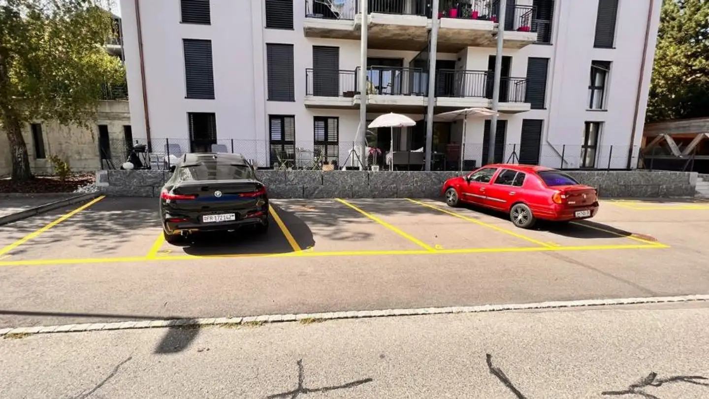 Place de parking extérieure à louer - Route Du Pré De La Grange 31, 1680 Romont FR