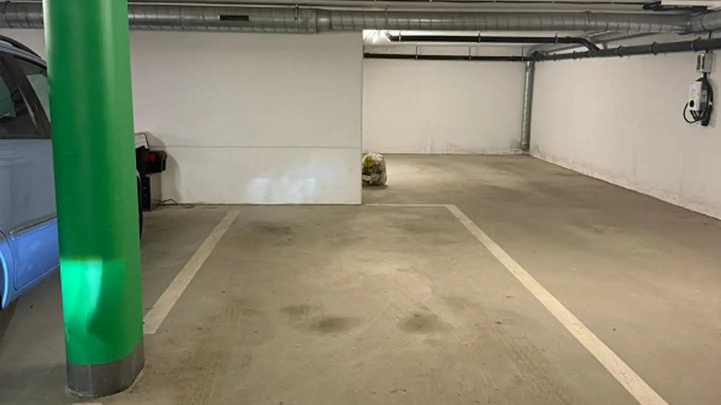 Place de parking souterraine à louer - Neuwiesenstrasse 11a, 8610 Uster