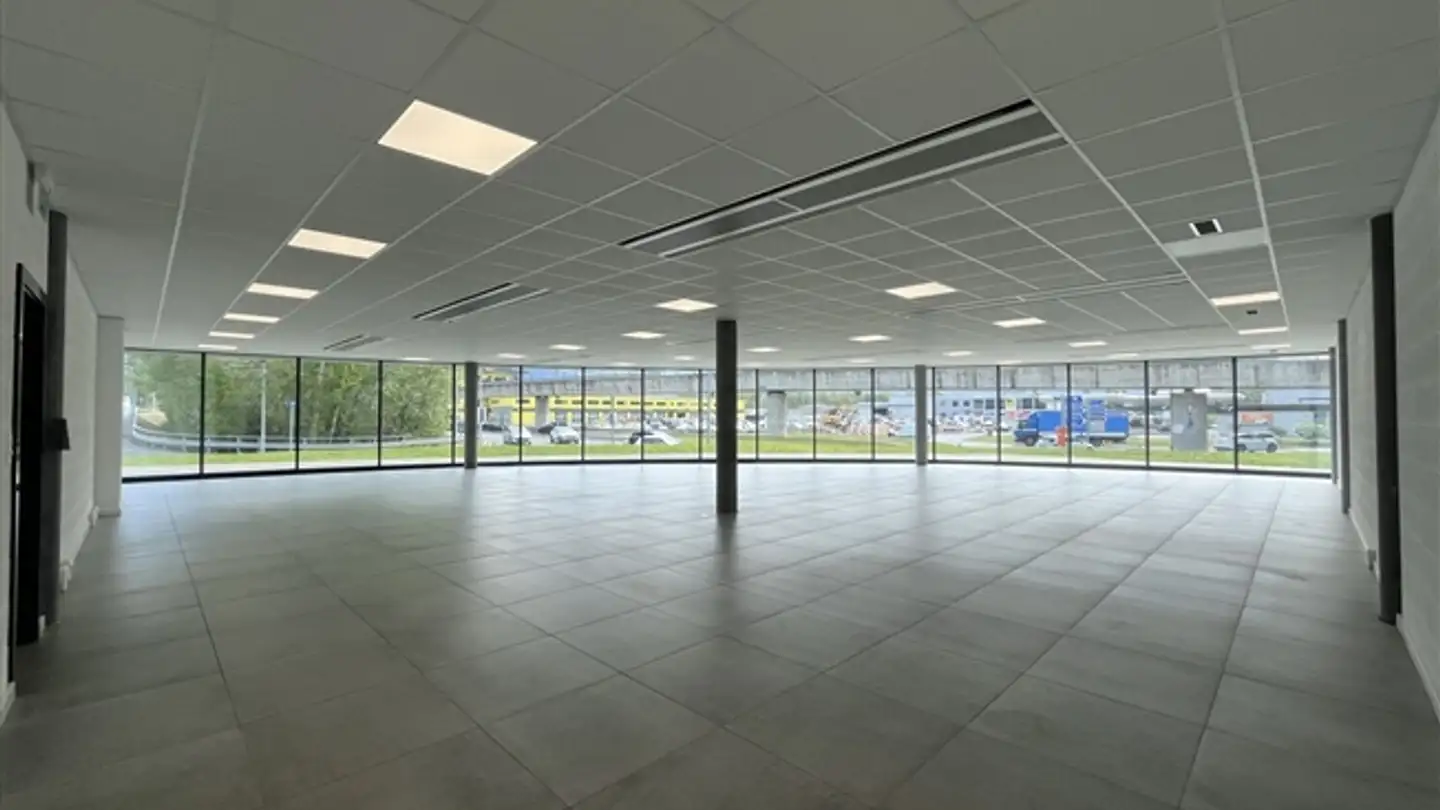 Commercial for rent - Route Des Iles 1, 1870 Monthey - Photo 2