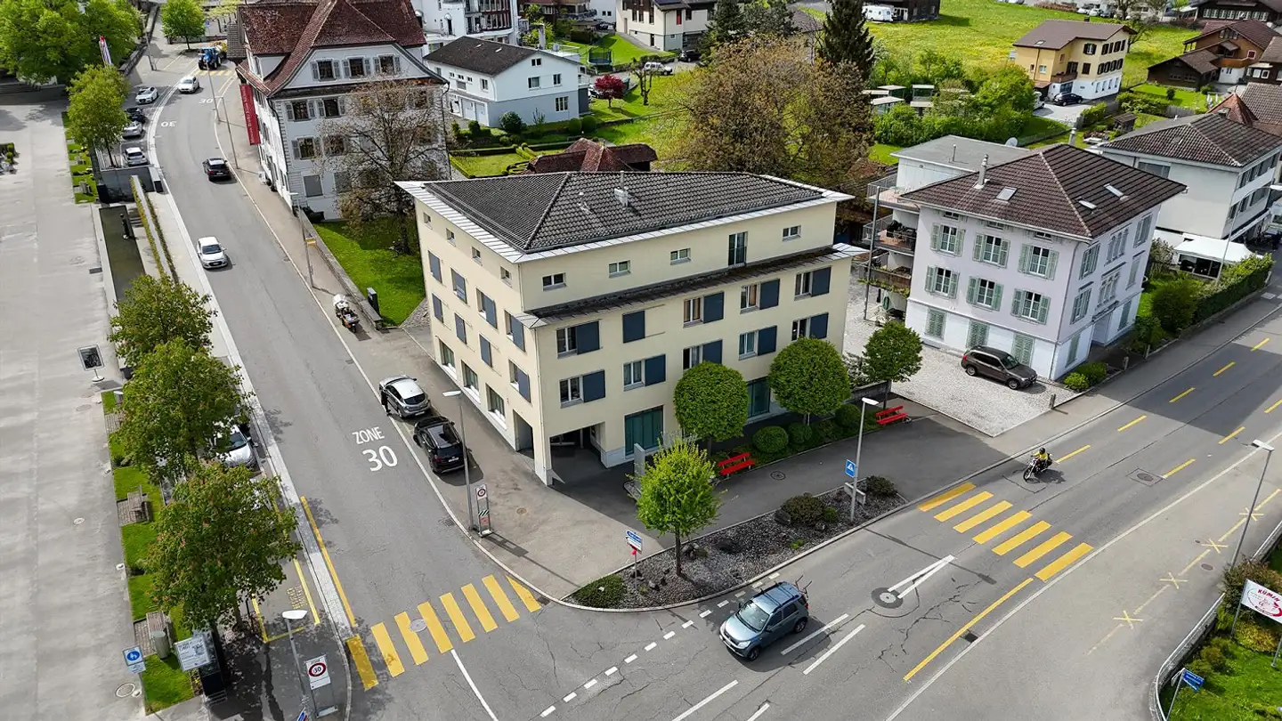 Commercial for rent - Dorfstrasse 2, 6072 Sachseln