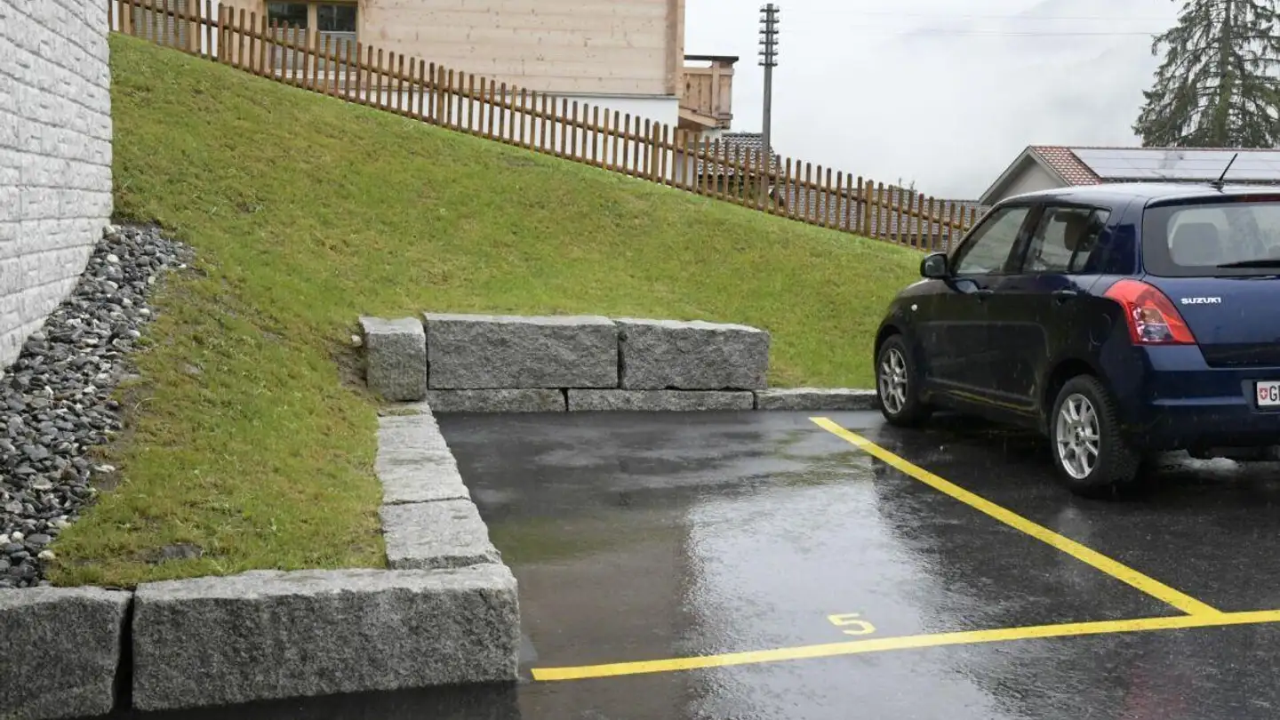 Place de parking extérieure à louer - Bahnhofstrasse 9, 7247 Saas im Prättigau - Photo 2