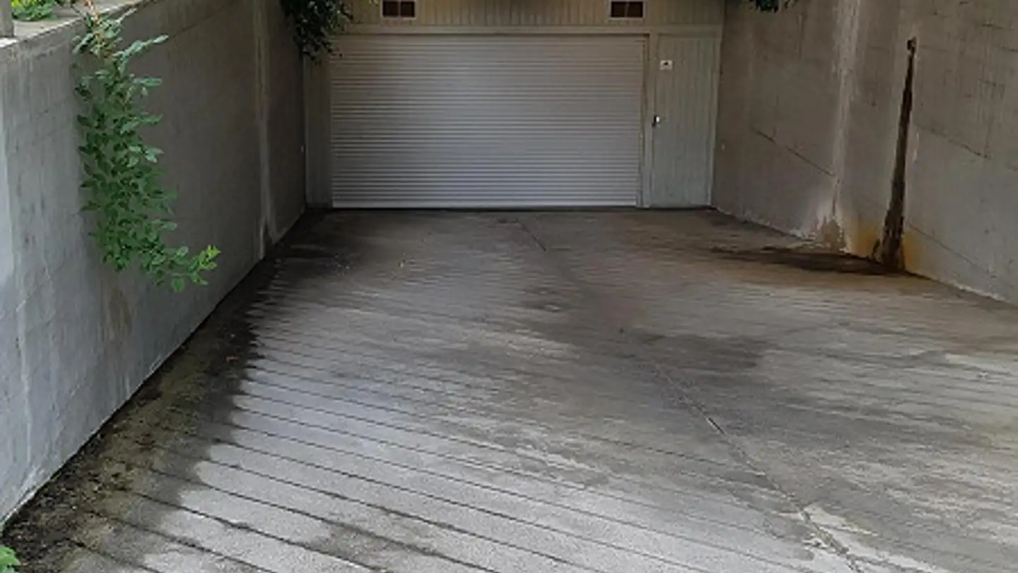 Überdachter Motorradparkplatz mieten - Bireggstrasse 36, 6003 Luzern