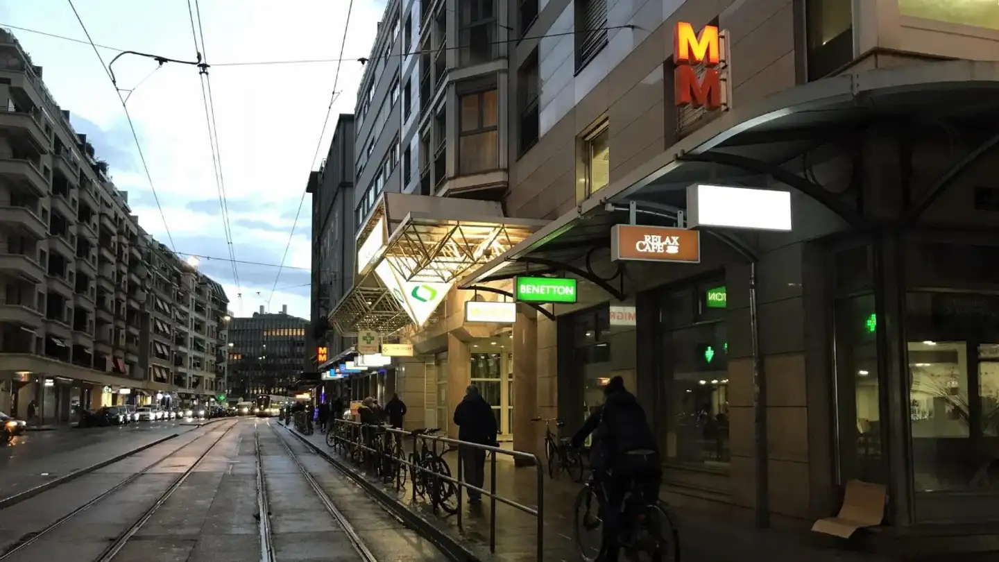 Commercial à louer - Rue De Carouge 64, 1205 Genève
