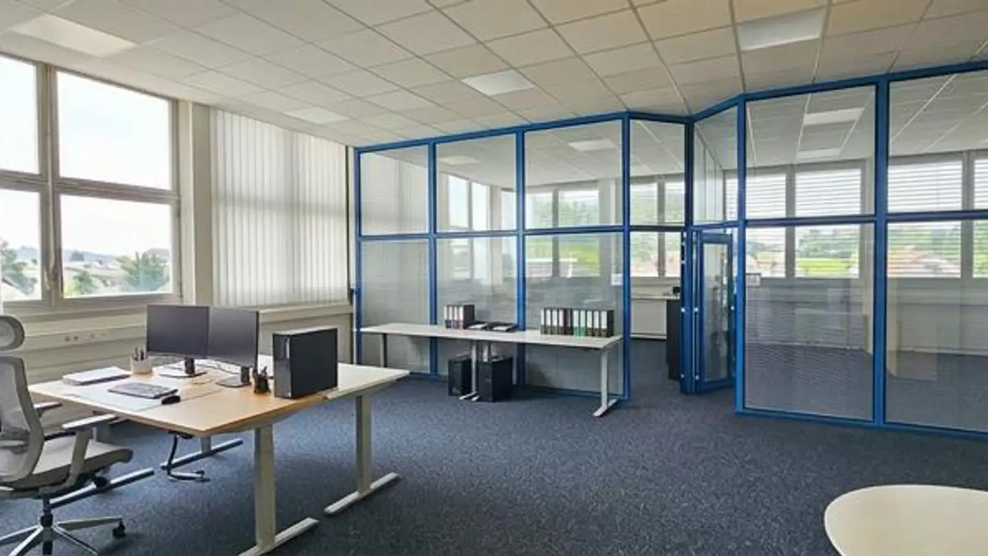 Bureau à louer - Bubikonerstrasse 39, 8635 Dürnten