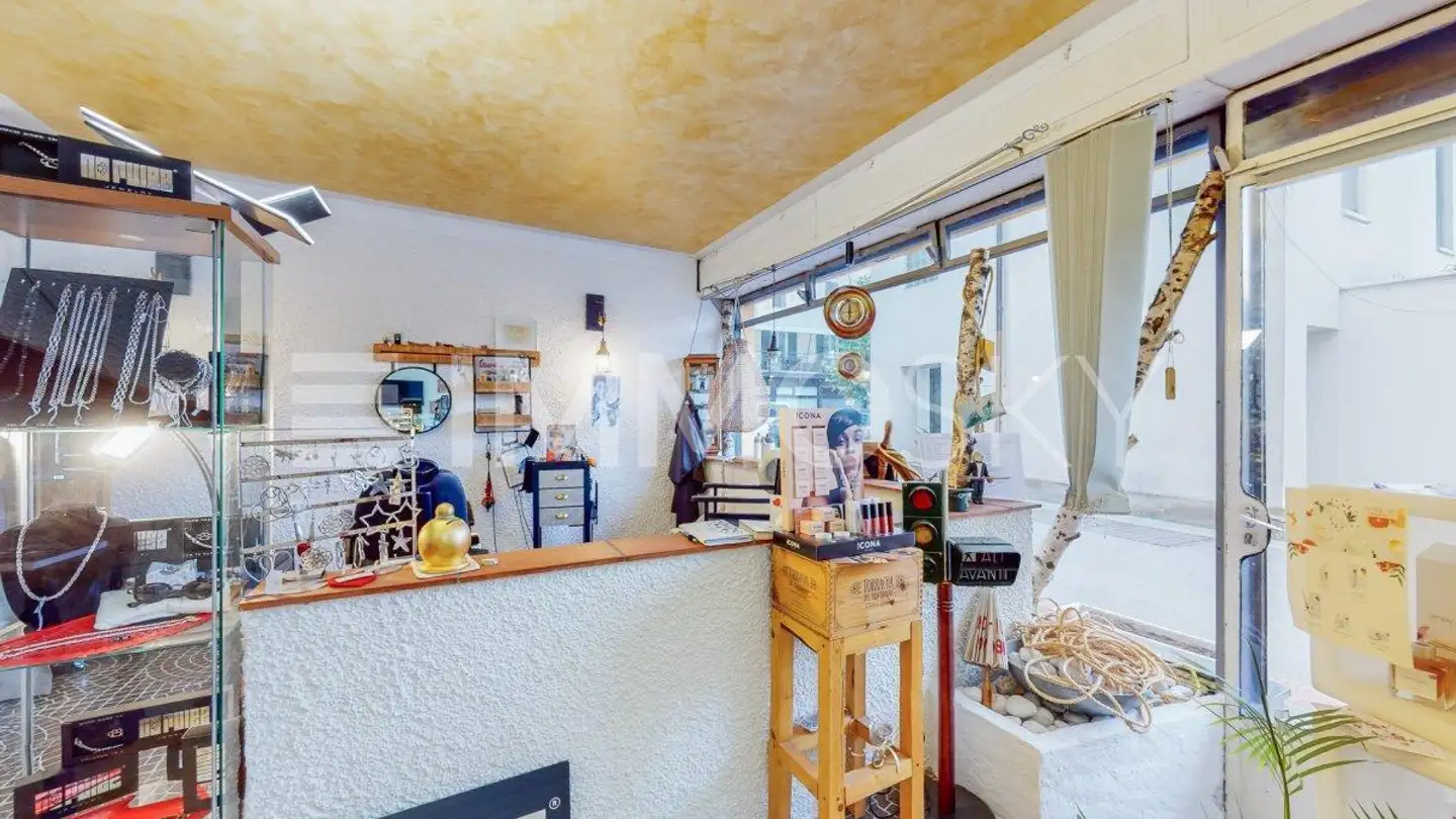 Commercial for sale - 6815 Melide