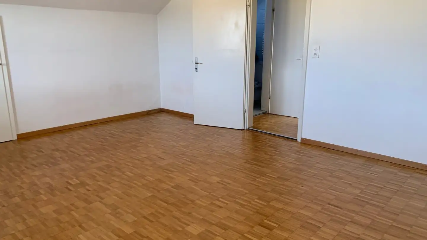 Dachgeschosswohnung mieten - Bachstrasse 10, 8303 Bassersdorf - Foto 3