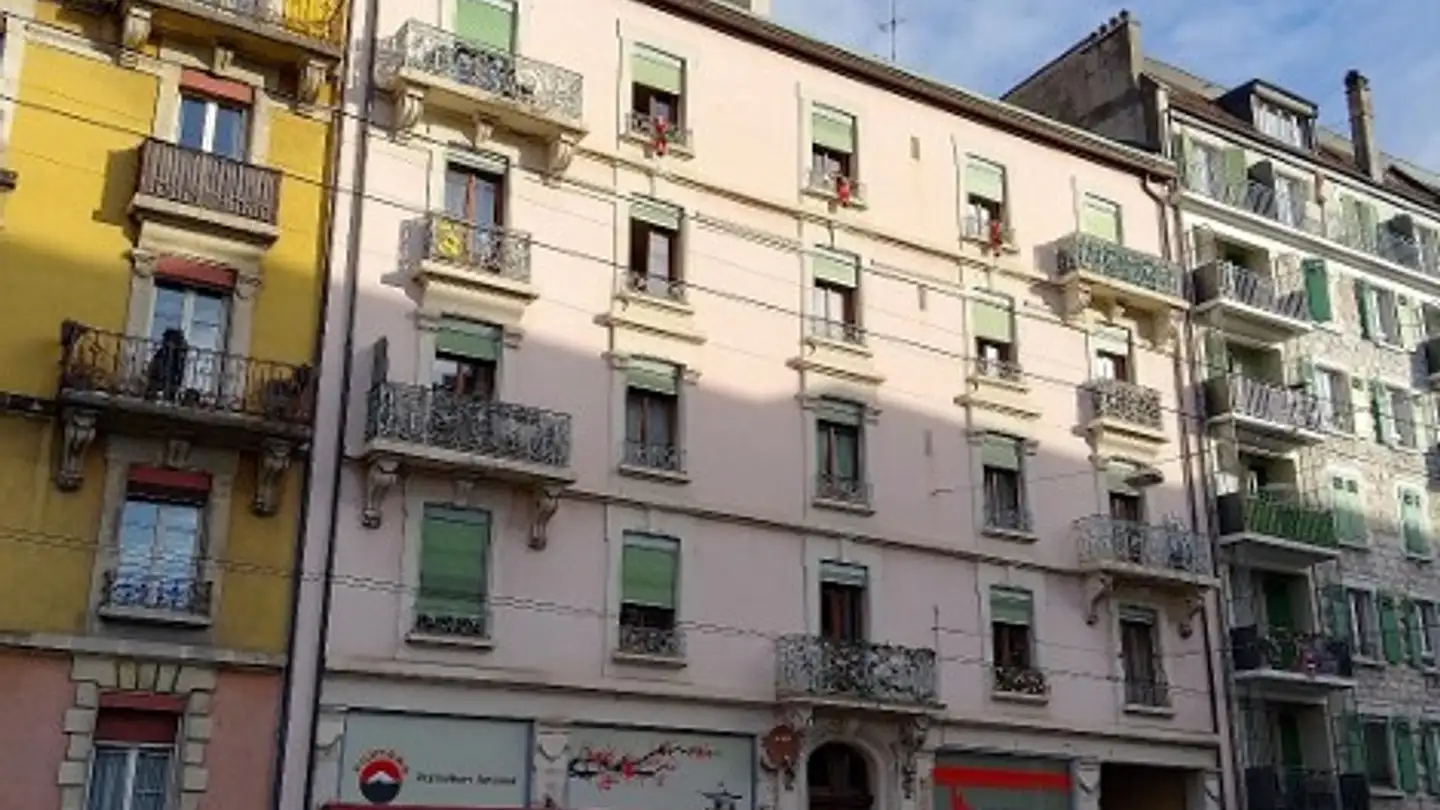 Place de parking extérieure à louer - Rue De Lyon 42, 1203 Genève