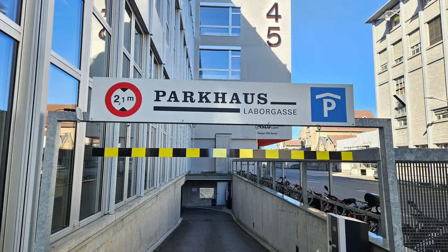 Place de parking souterraine à louer - Fadenstrasse, 6020 Emmenbrücke