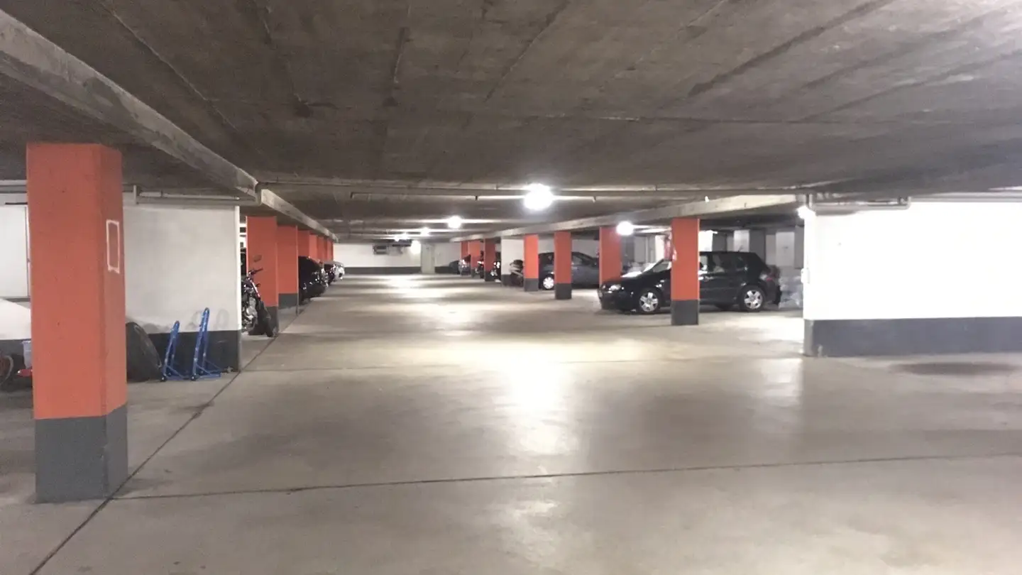 Tiefgaragenstellplatz mieten - Finsterrütistrasse, 8134 Adliswil