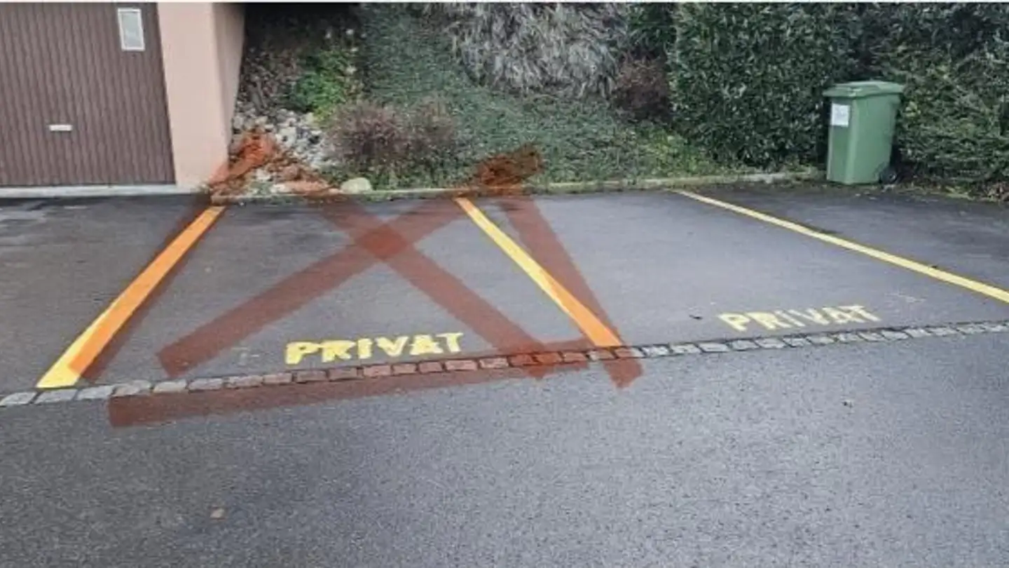 Place de parking extérieure à louer - Quellenstrasse 9, 9240 Uzwil