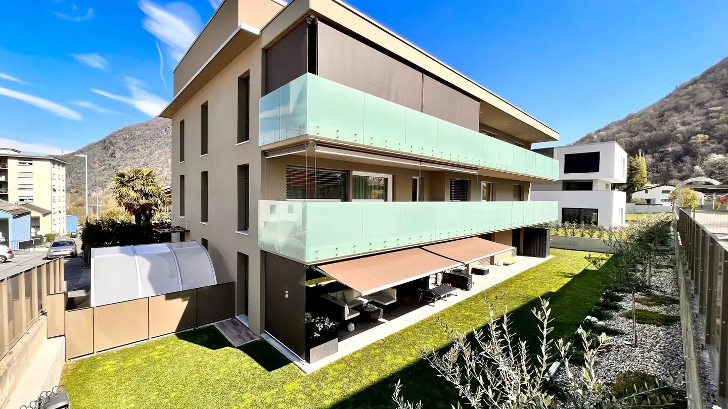 Mischgenutztes Gebäude kaufen - 6517 Arbedo