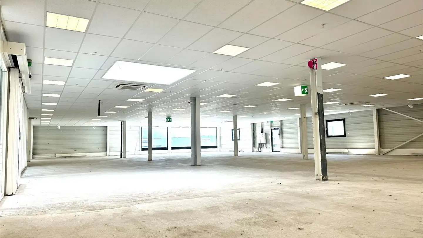 Grand magasin à louer - Route Cantonale 9, 1964 Conthey - Photo 4