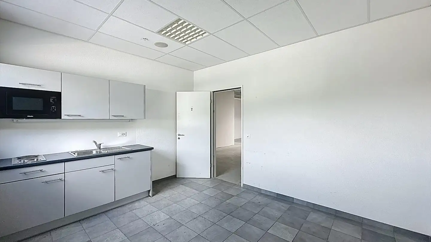 Grand magasin à louer - Route Cantonale 9, 1964 Conthey - Photo 2